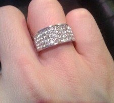 SILVER COLOUR BAND RING WITH DIAMANTE STONES NEW WOMENS MENS