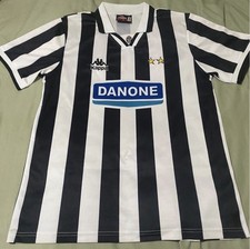 Retro remake; Juventus home