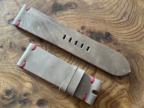 24/22mm distressed mouse
