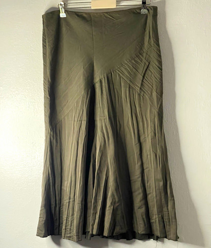 Wallis green corduroy pleated - green,