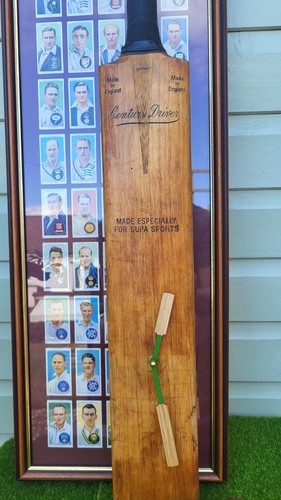 Vintage cricket bat clock with - cricket,