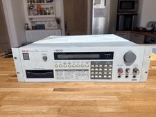 Akai S900 Sampler –Powers On