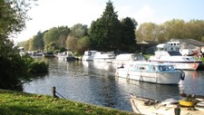 Photo 6x4 Cruiser on the River