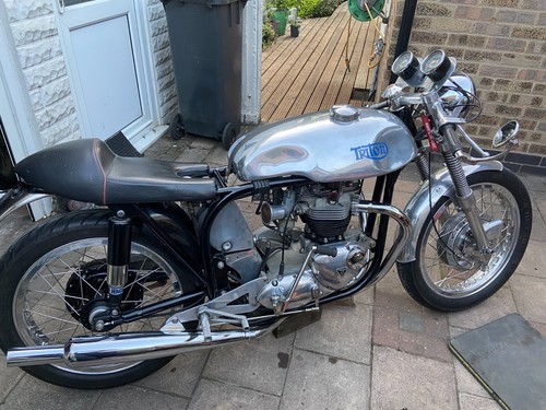 Triton cafe racer - cafe,