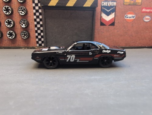 Hot wheels dodge challenger - hot,