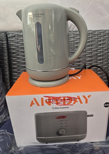 Toaster slices and - slices, kettle