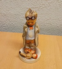 GOEBEL/HUMMEL FIGURINE BOY