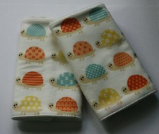 BABY CARRIER DRIBBLE/SUCK