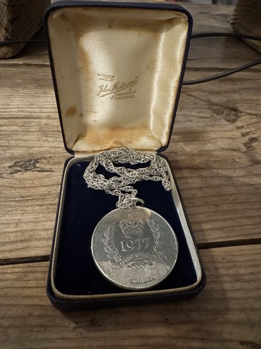1977 queen elizabeth - queen,