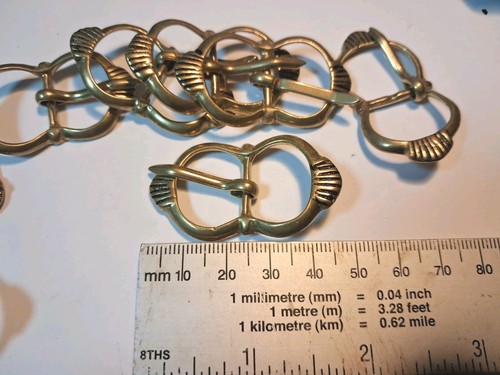 Double scolloped buckle brass - buckle,