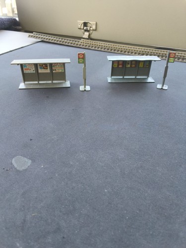Bus shelters - shelters, &