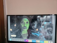 LOGIK 32" LED SMART HD TV