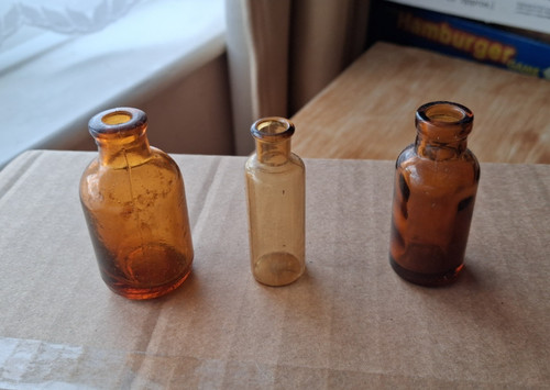 Very small vintage amber - very,