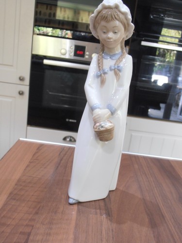 Lladro nao figurine - nao, no
