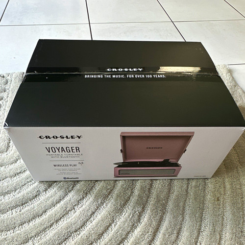 Crosley voyager pink portable - pink,