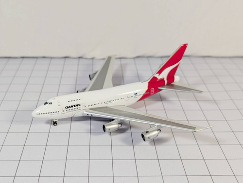 Qantas airways boeing 747sp - airways,