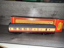 OO GAUGE HORNBY RAILWAYS R443 BRAKE GUARD COACH CRIMSON CREAM M26546