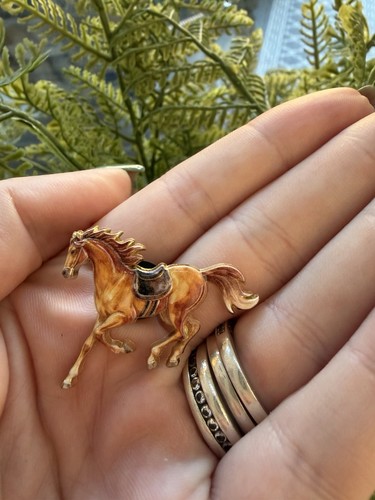Pretty horse enamel pin badge - pretty,