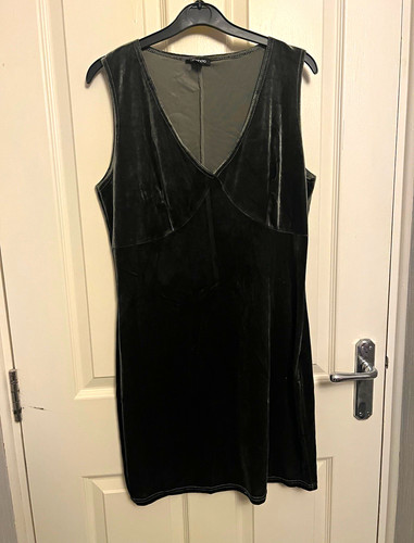 Boohoo black velvet sleeveless - boohoo,