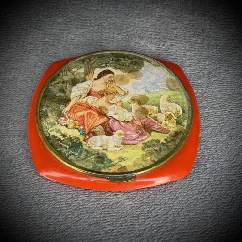 Powder compact pastoral - powder,
