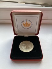 2002 BOXED ROYAL MINT QUEEN