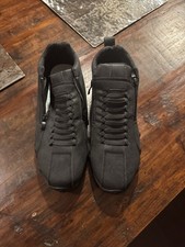 Black Bouldering/ Rock