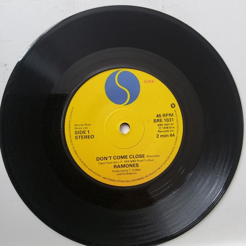 Ramones vinyl record - 7”,