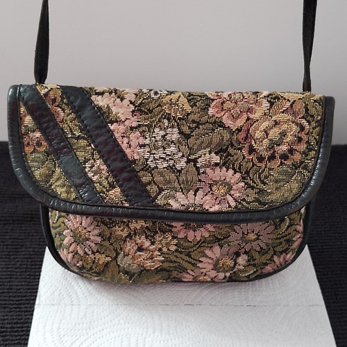 Small vintage floral tapestry - small,