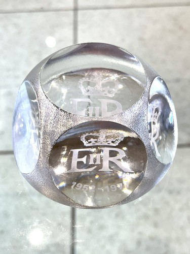 Vintage queen elizebeth - vintage, glass