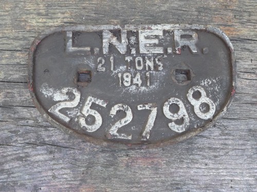 Lner tons wagon plate - tons, d