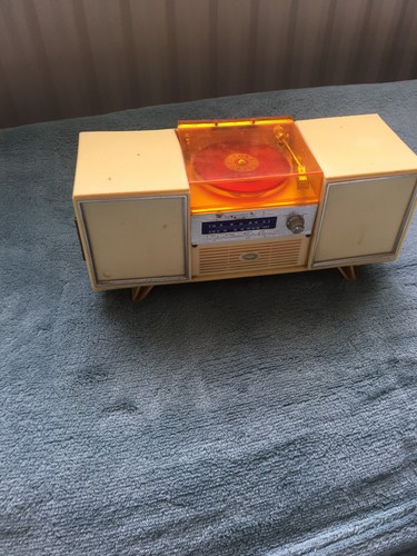 Musical box modelled on - musical, an