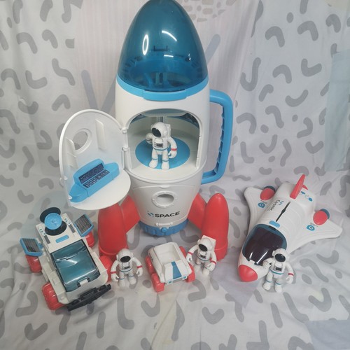 Rocket playset with space men - playset,