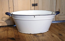 LARGE VINTAGE ENAMEL TUB