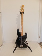 Fender Player II Jazz Bass - with hard case