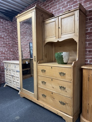 Victorian pine compactum - pine,