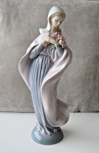 Lladro our lady with flowers - lady, flowers'