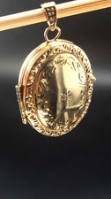 Vintage Heavy Solid 9ct Gold & Diamond Photo Locket Ornate Engraved 3.78g