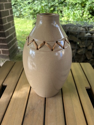 Fawn ceramic vase approx - fawn,