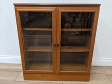 DISPLAY CABINET Adjustable
