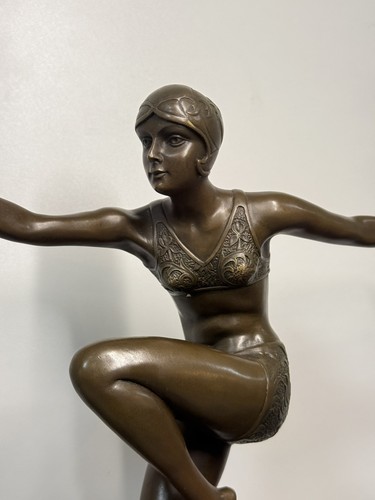 Bronze woman statue lady - woman,