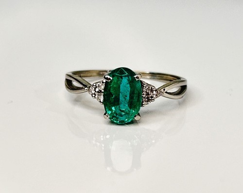 Beautiful natural emerald - natural,