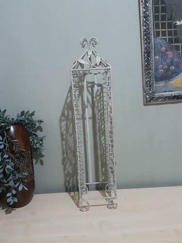 Vintage holder cream and - holder,