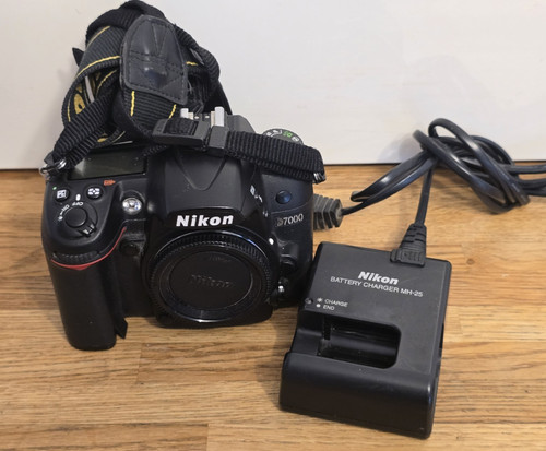 Nikon d7000 digital dslr - nikon,