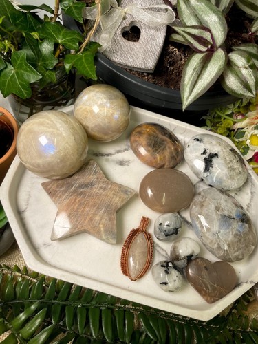 Moonstone and sunstone - moonstone,