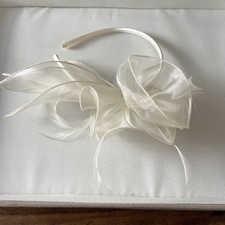 Ivory/ Pale cream fascinator