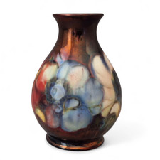 A SMALL MOORCROFT FLAMBE VASE IN THE ANEMONE PATTERN