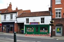 PHOTO  BETTING SHOP AND 'PIZZA