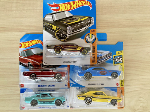 Hot wheels bundle - new, 5