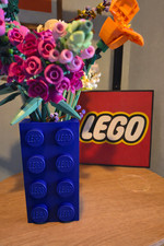 Brick vase for displaying lego