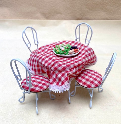 Vintage dolls house - vintage,